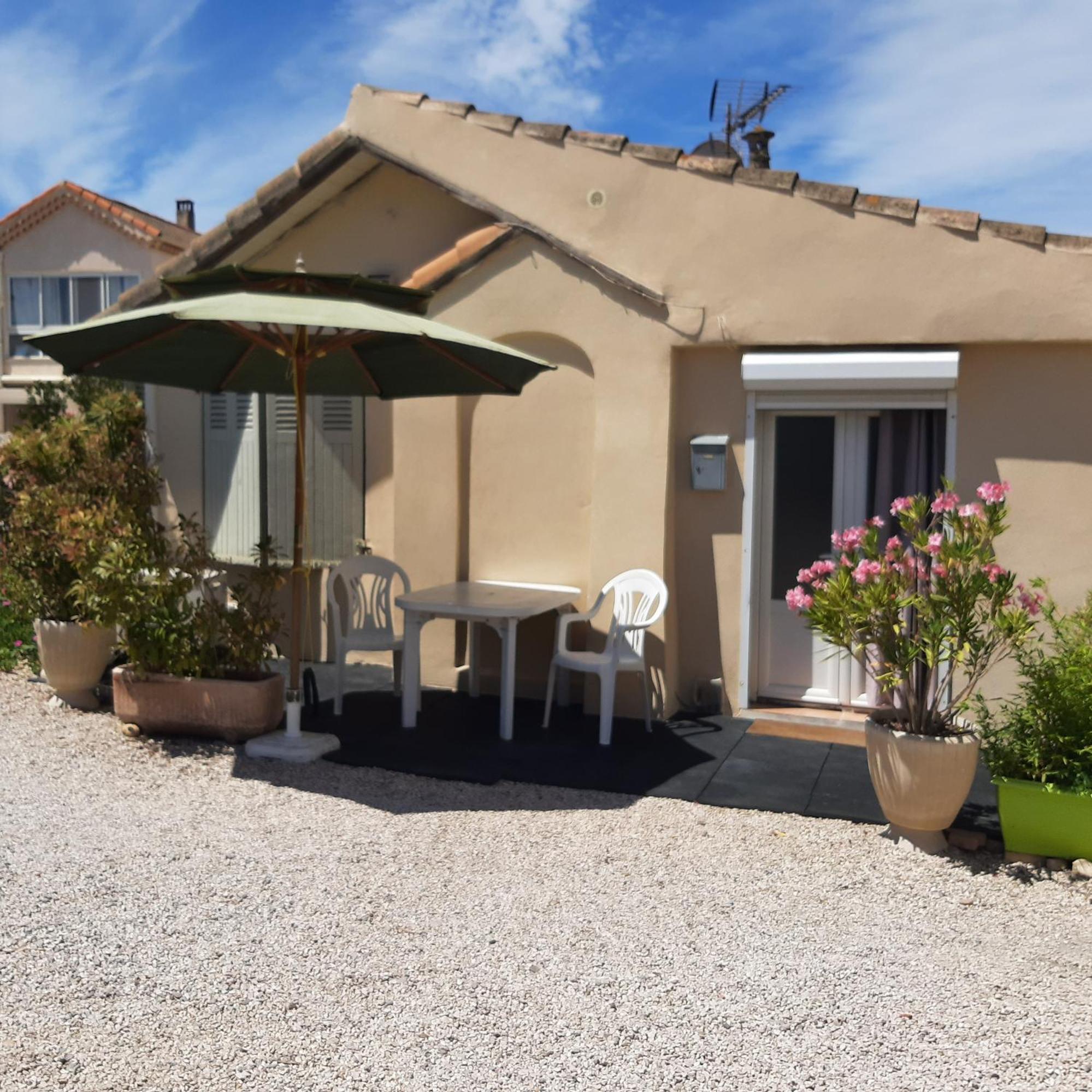 Appartement Meuble Bord De Mer Fos Sur Mer โฟส์-ซูร์-แมร์ ภายนอก รูปภาพ