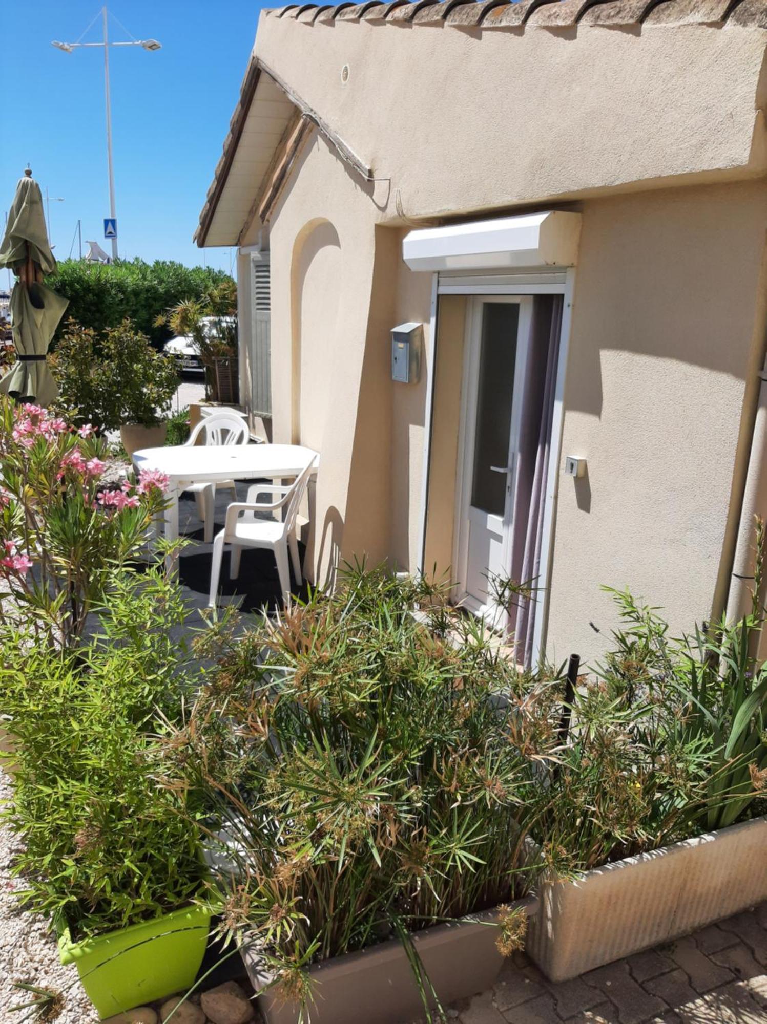 Appartement Meuble Bord De Mer Fos Sur Mer โฟส์-ซูร์-แมร์ ภายนอก รูปภาพ