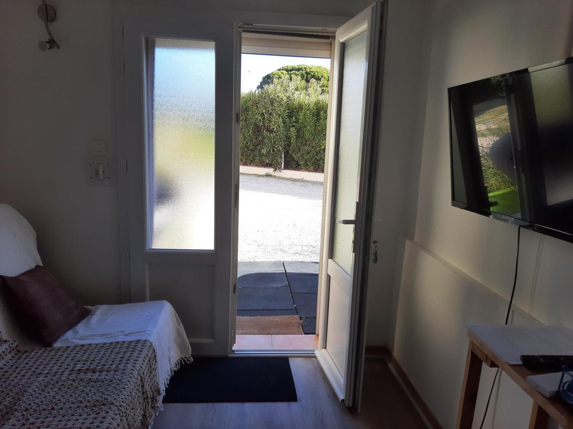 Appartement Meuble Bord De Mer Fos Sur Mer โฟส์-ซูร์-แมร์ ภายนอก รูปภาพ