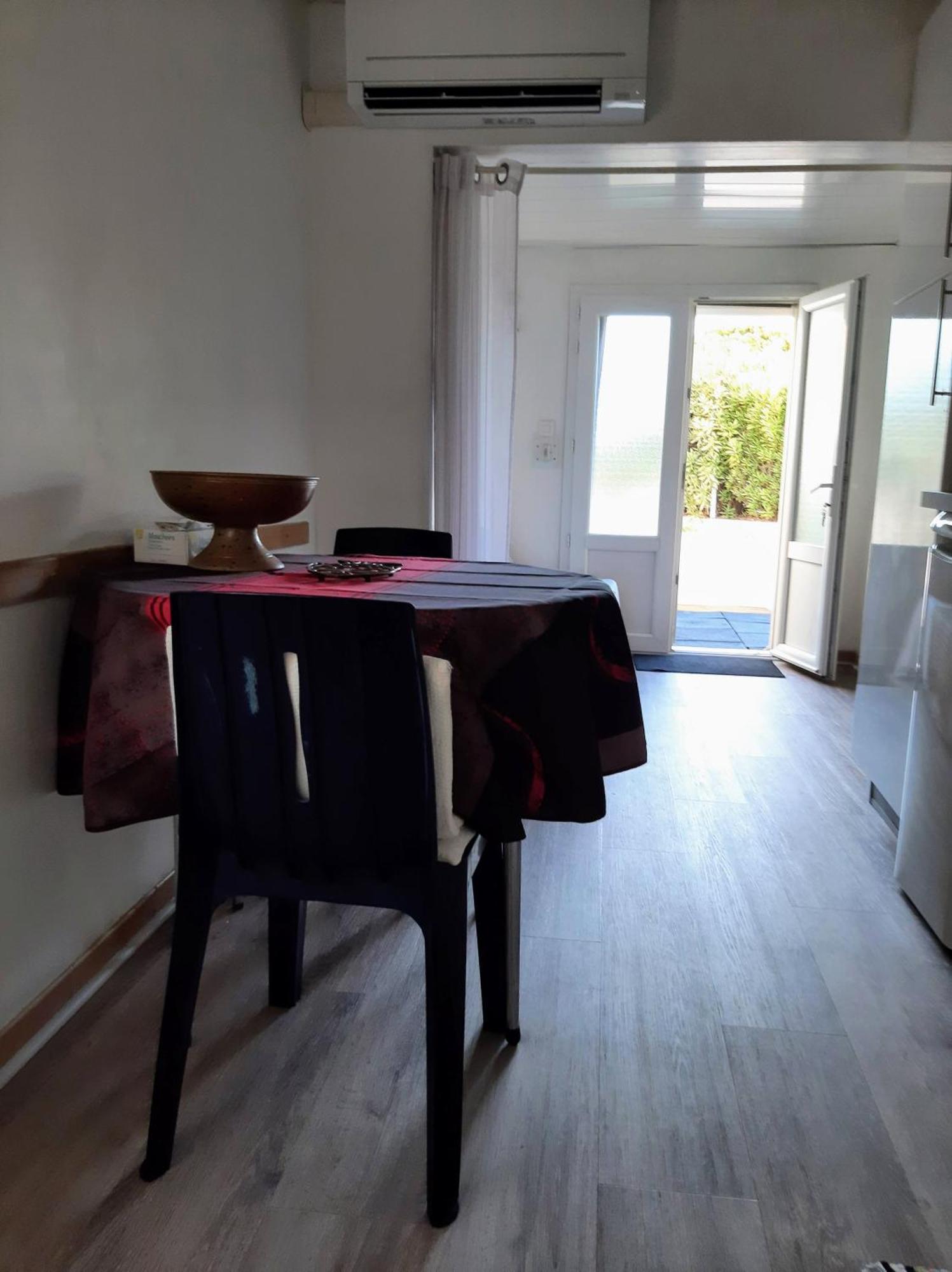 Appartement Meuble Bord De Mer Fos Sur Mer โฟส์-ซูร์-แมร์ ภายนอก รูปภาพ